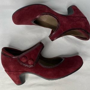 Earthies burgundy Lucca Mary Jane heels size 9